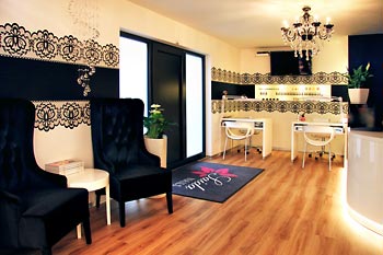 Saida Nails specialist store for professional nail design in Straubing