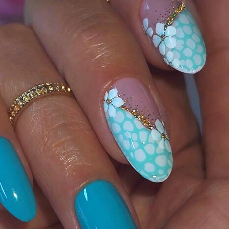 Lace Gel Mint Nails